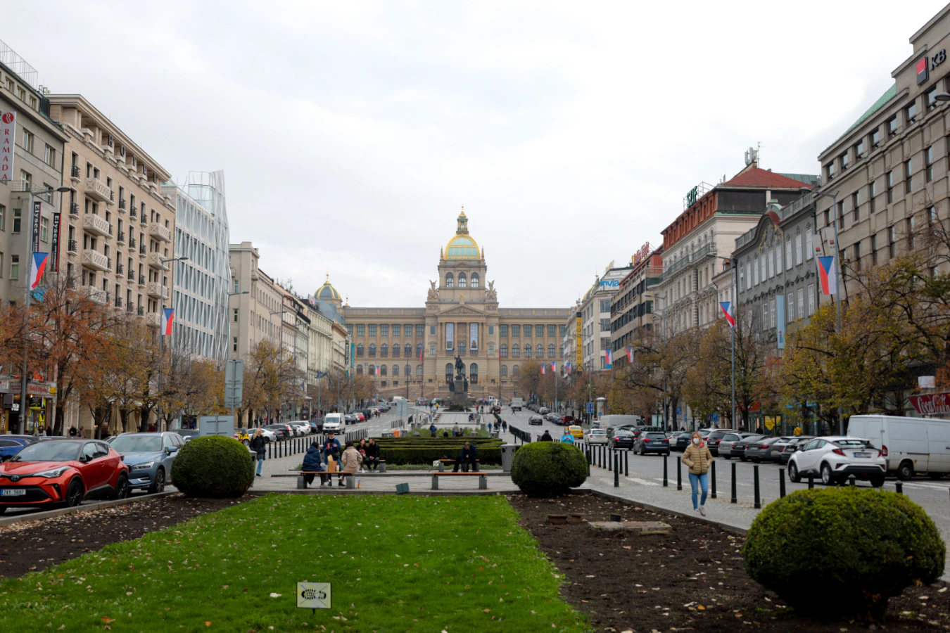 Praha si připomene výročí sametové revoluce. V centru města budou vlát státní vlajky a Petřín se rozsvítí v národních barvách
