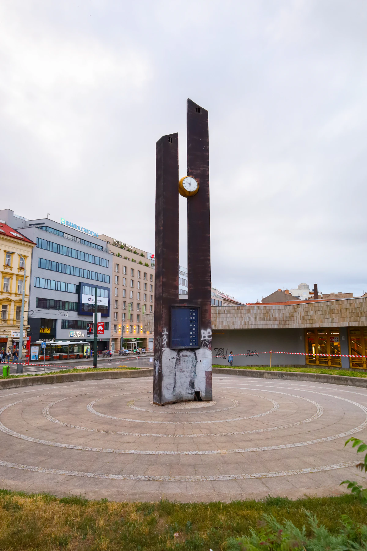 Hodiny se světovými časy by se na Florenc měly vrátit na konci léta. Vzhledově zůstanou stejné, uvnitř budou moderní systémy