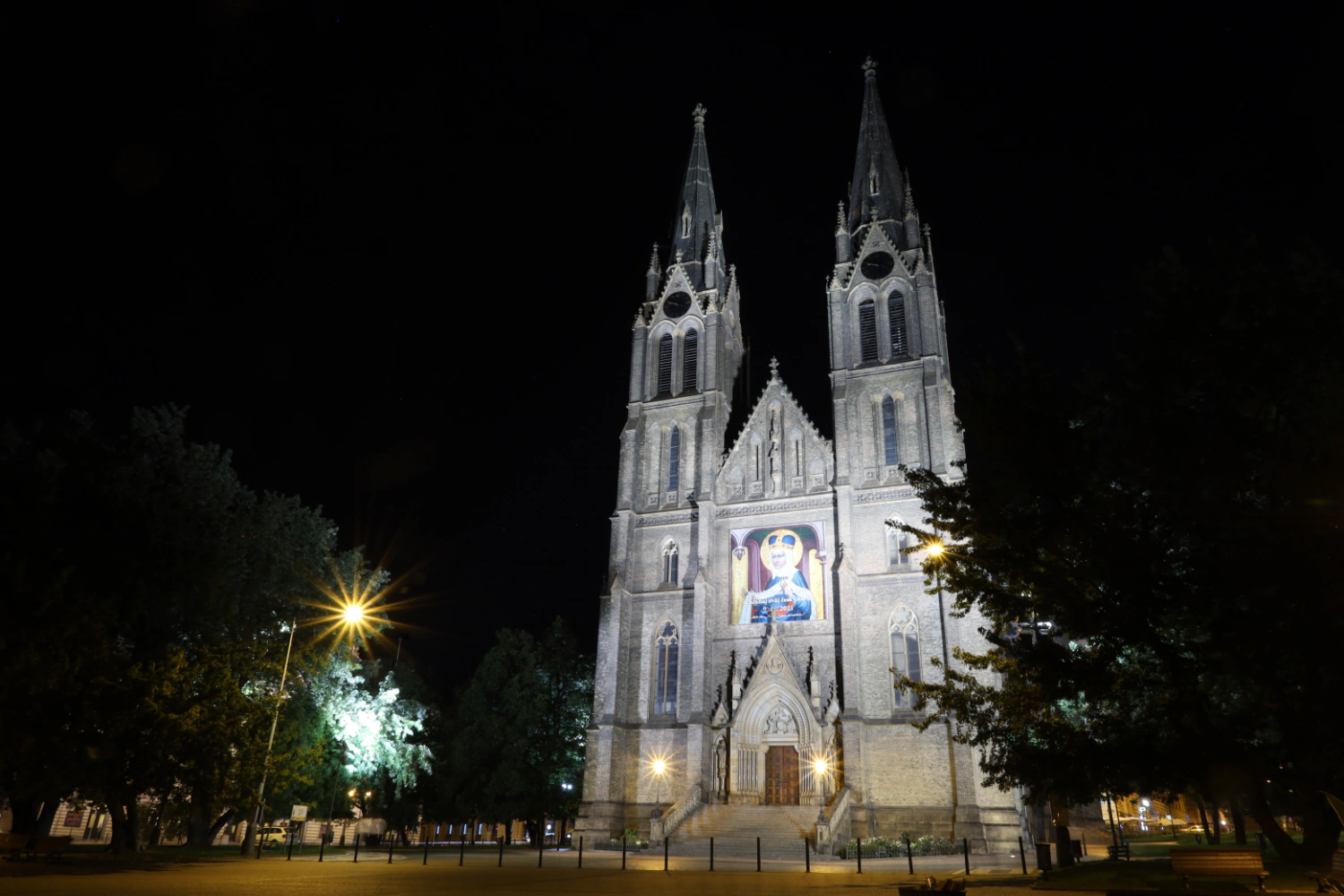 Praha šetří elektrickou energii, zkracuje dobu nasvícení pražských památek. Opatření přinese městu úsporu v řádu milionů korun ročně